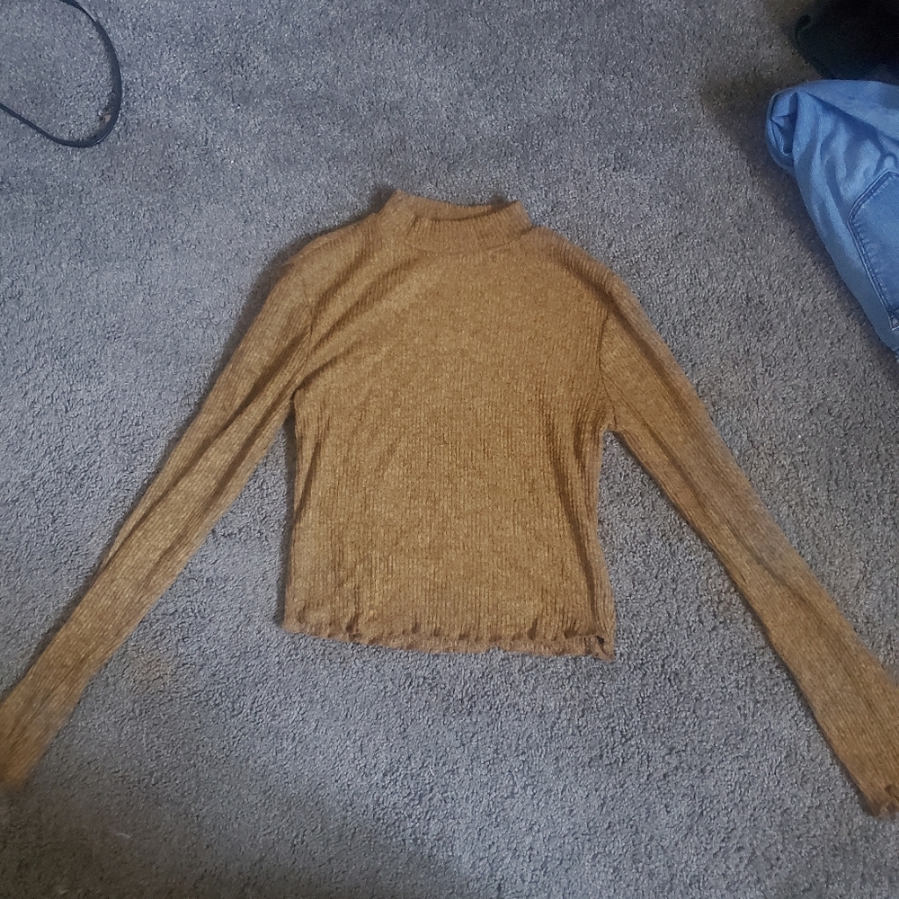 U2B cropped long sleeve size small